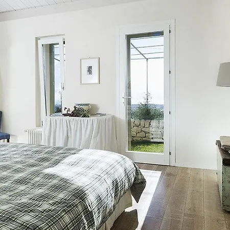 Sleeps 6 Wifi Villa *